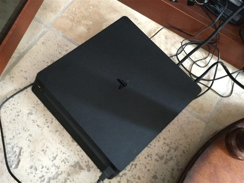 PlayStation 4 Slim (500GB)